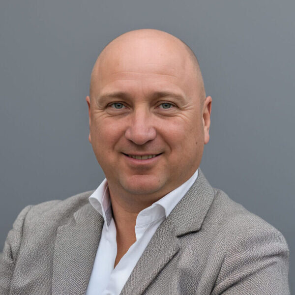 20250926_1508_Consistente-Profielfoto's_remix_01k63232rtfxmb98eaf4sn38kz